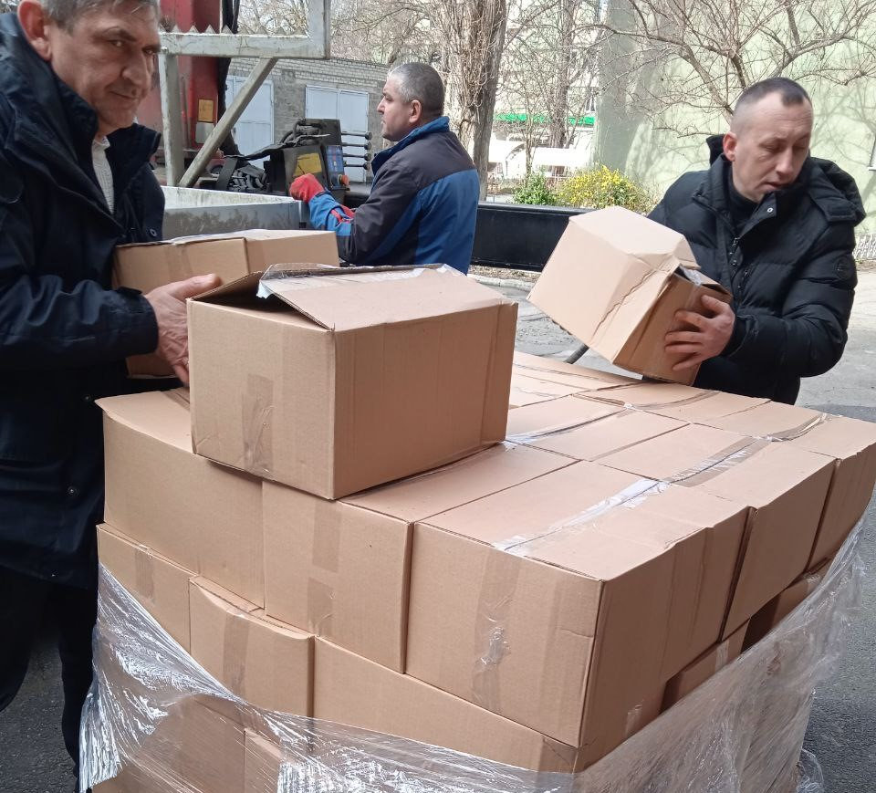 Продуктові та ремонтні набори отримали співробітники ХДУ у Херсоні