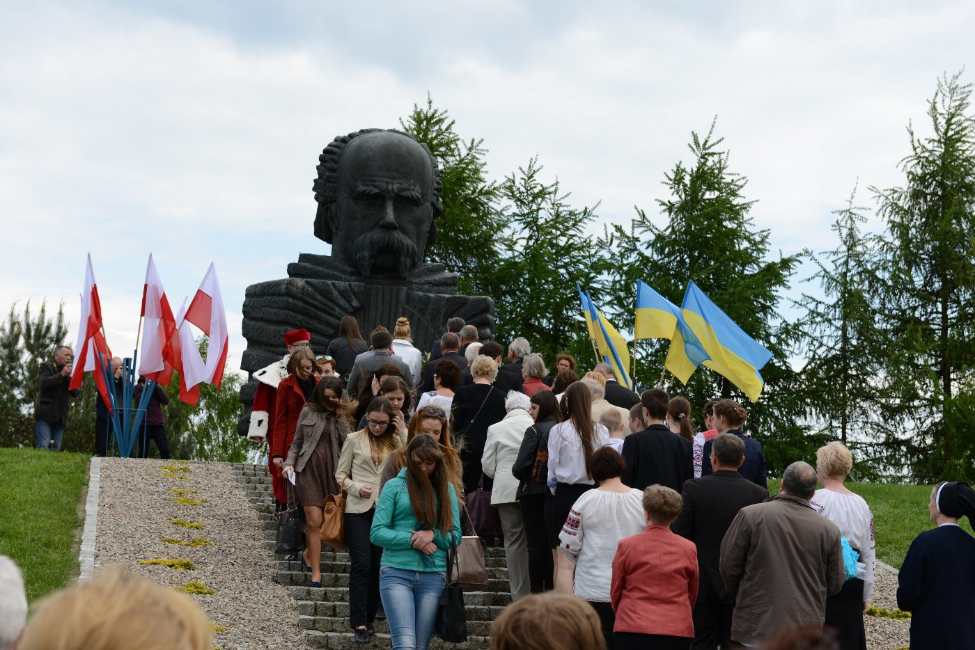 «Країни різні, та святкування одні»