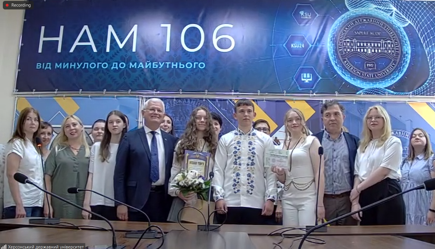 У ХДУ випускникам Херсонщини вручили свідоцтва про завершення навчання