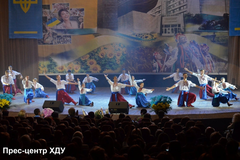 Студенти ХДУ привітали освітян Херсонщини