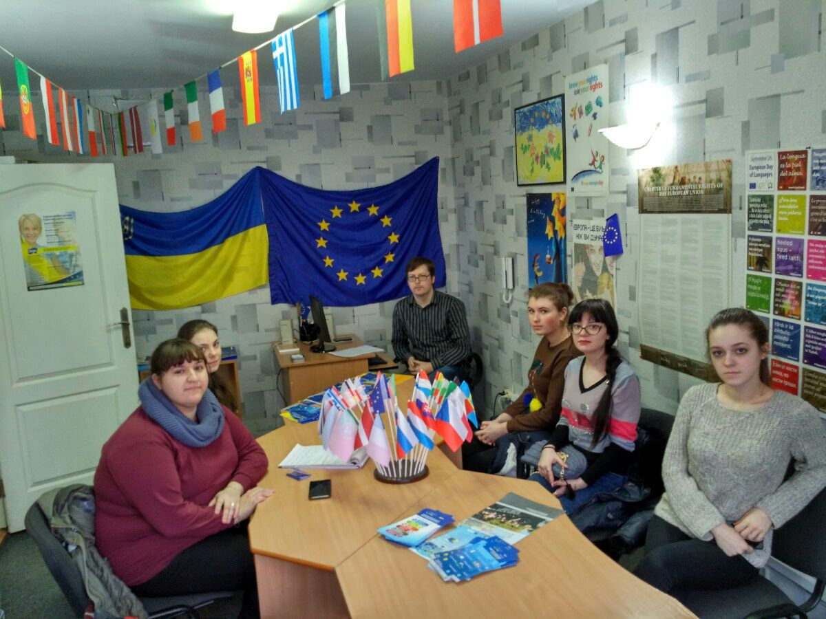 21 березня Інформаційний центр ЄС та студенти ХДУ святкували Всесвітній день поезії