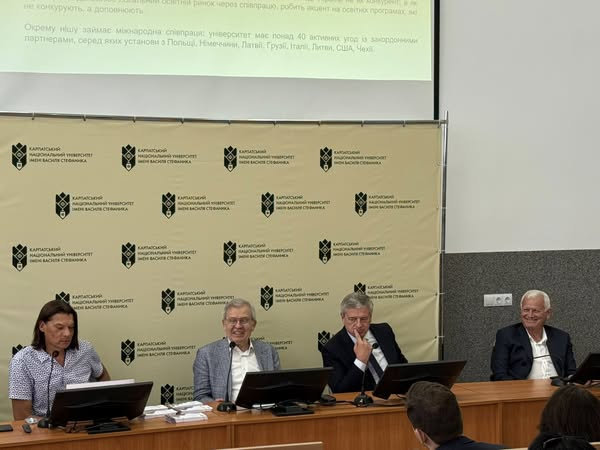 Моніторинг релокованих ЗВО: на базі Карпатського університету презентували успішні кейси ХДУ