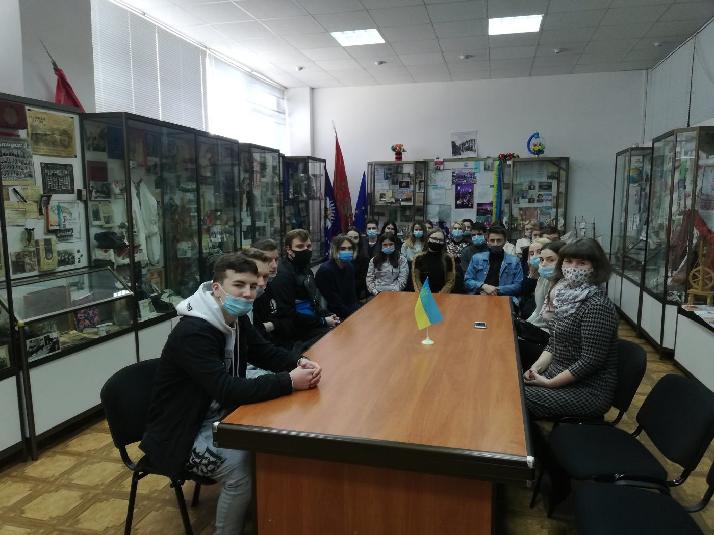 У народному зразковому музеї історії ХДУ продовжуються оглядові екскурсії “Від Юр'ївського…