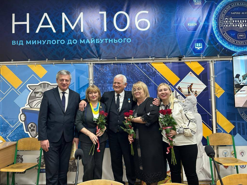 Колектив факультету щиро вітає Шапошникову Ірину Василівну з почесною відзнакою!