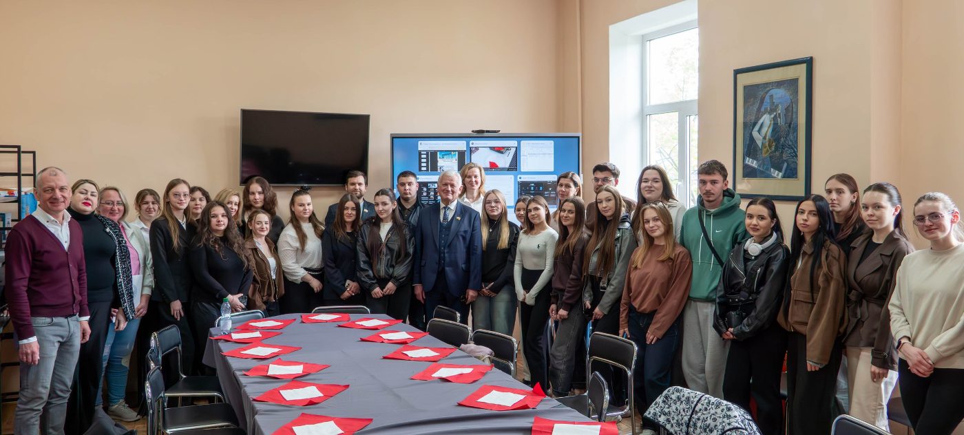 У Івано-Франківську здобувачі ХДУ готували херсонську юшку та деруни