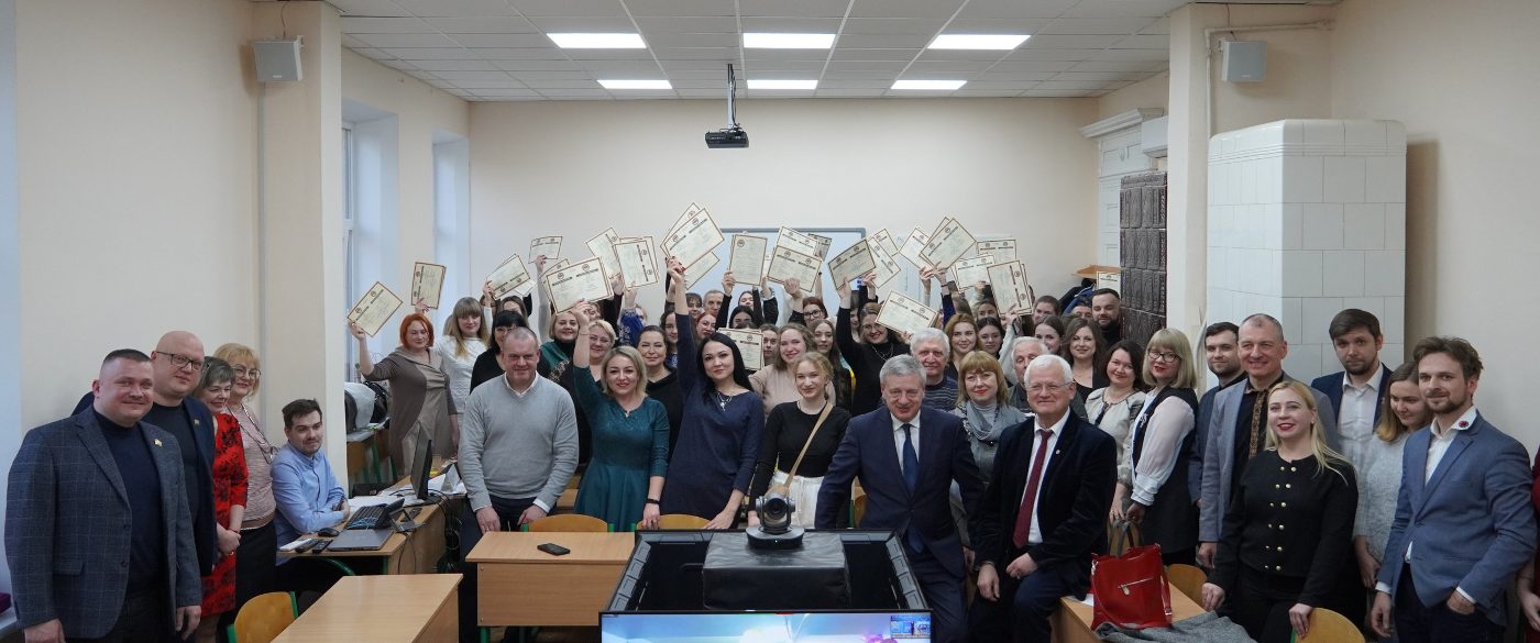 «Ми здатні змінювати світ!»: у ХДУ вручили дипломи 409 випускникам, 59 — з відзнакою