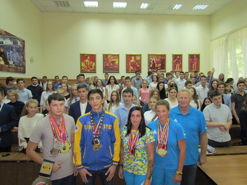На минулому тижні студенти факультету фізичного виховання та спорту провели для учнів Х е…