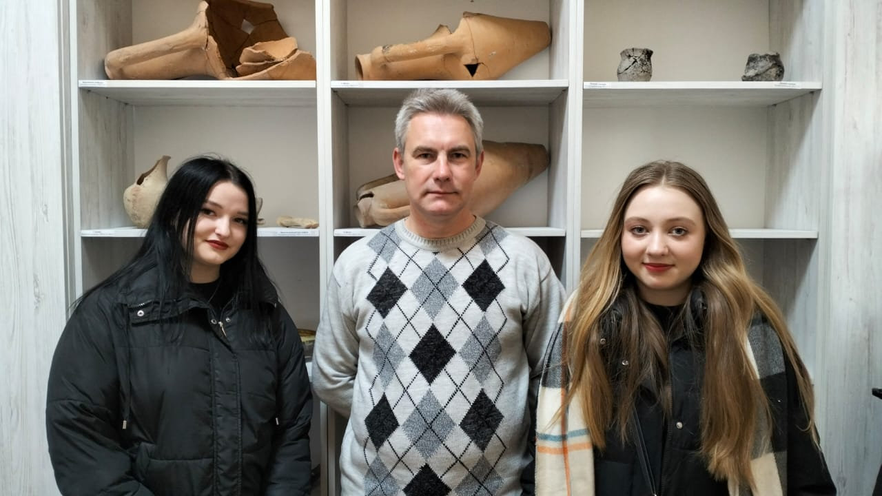 Професор ХДУ провів семінарське заняття на базі археологічної експозиції музею історії ХДУ в Івано-Франківську