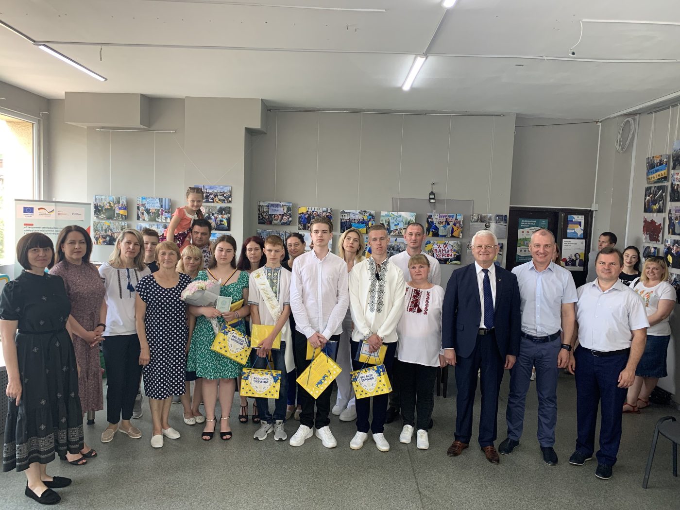 Представники ХДУ в Івано-Франківську привітали випускників закладів загальної середньої освіти Херсонщини