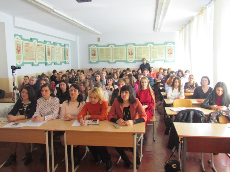 Літературна кав’ярня зібрала у ХДУ прихильників Олеся Гончара