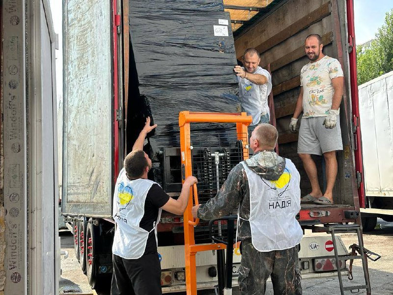 Випускник ХДУ і бізнесмен Роман Романов продовжує допомагати прифронтовим містам медичним приладдям