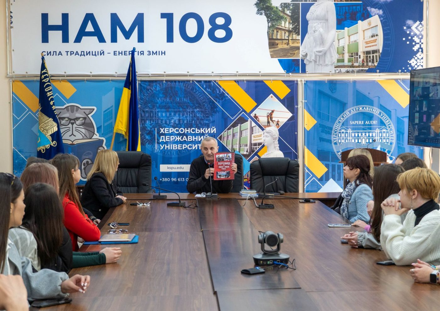 У ХДУ презентували книгу «Херсонці в 2022—2025 роках» — свідчення життя під час війни