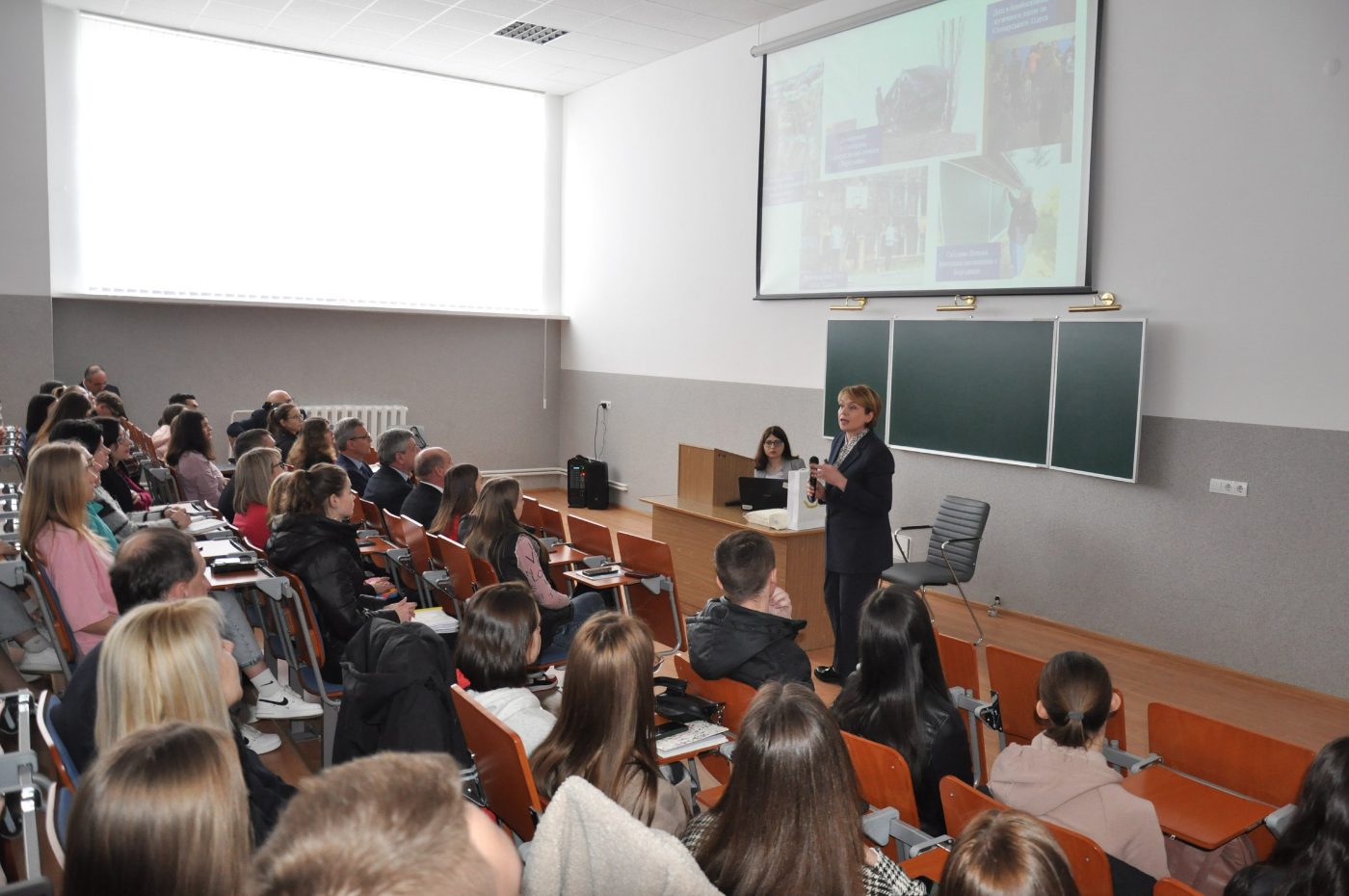 Представники ХДУ відвідали публічну лекцію про те, як війна впливає на українську освіту
