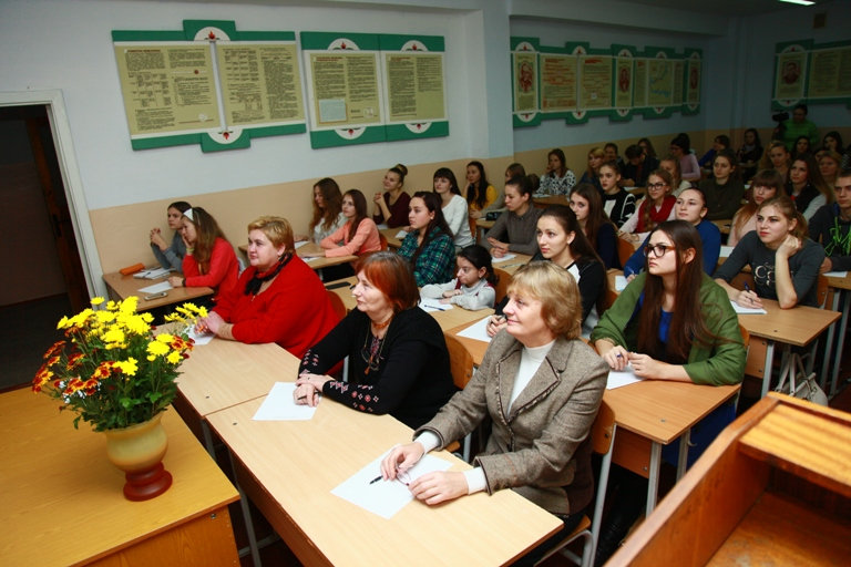 Студенти та викладачі факультету філології та журналістики взяли участь в акції XVІ Всеукраїнський радіодиктант національної єдності