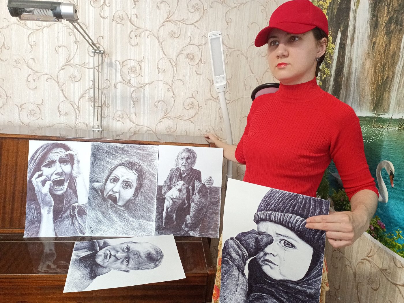 Випускниця ХДУ передала до херсонського музею серію графічних картин