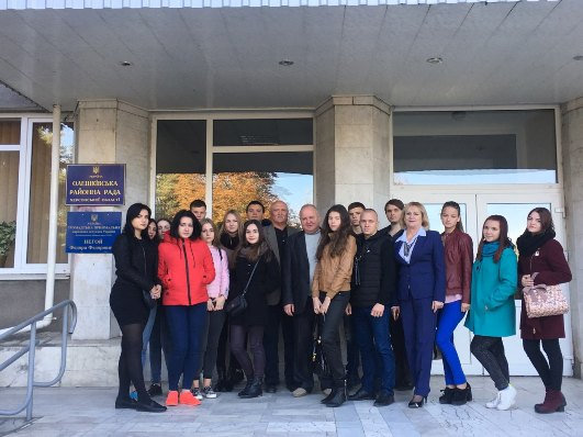 4 жовтня 2017 року студенти 1 курсу юридичного факультету під керівництвом доцента Зубенко В.В. відвідали з ознайомчою екскурсією Олешківську районну раду.
