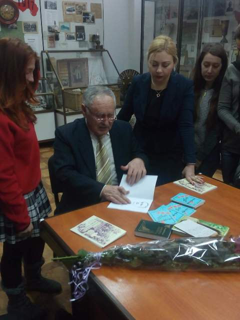 До 100-річчя від дня заснування університету в народному зразковому музеї історії ХДУ прот…