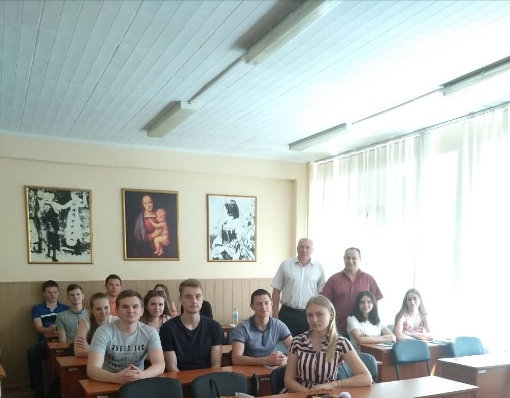 29.05.2018 року о 11:50 відбулася зустріч з Гришуком Р.В. прокурором відділу нагляду за додержанням законів територіальними органами поліції при провадженні досудового розслідування та підтриманням державного обвинувачення прокуратури області та студентами 3 курсу за тематикою: «Процесуальне керівництво досудовим розслідуванням».