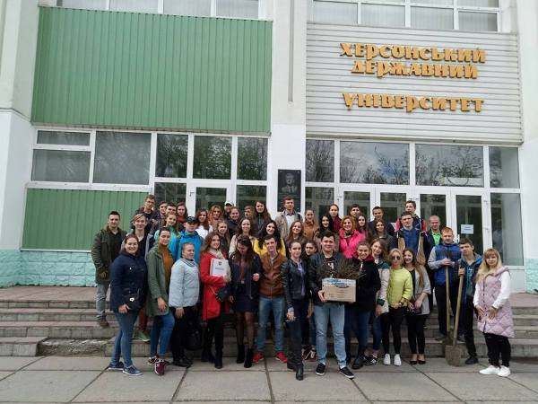 Сто троянд до сторіччя Херсонського державного університету