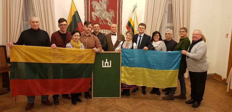 Наприкінці лютого у Литві відбулося велике презентаційне турне книги «Світло та тіні» Перш…