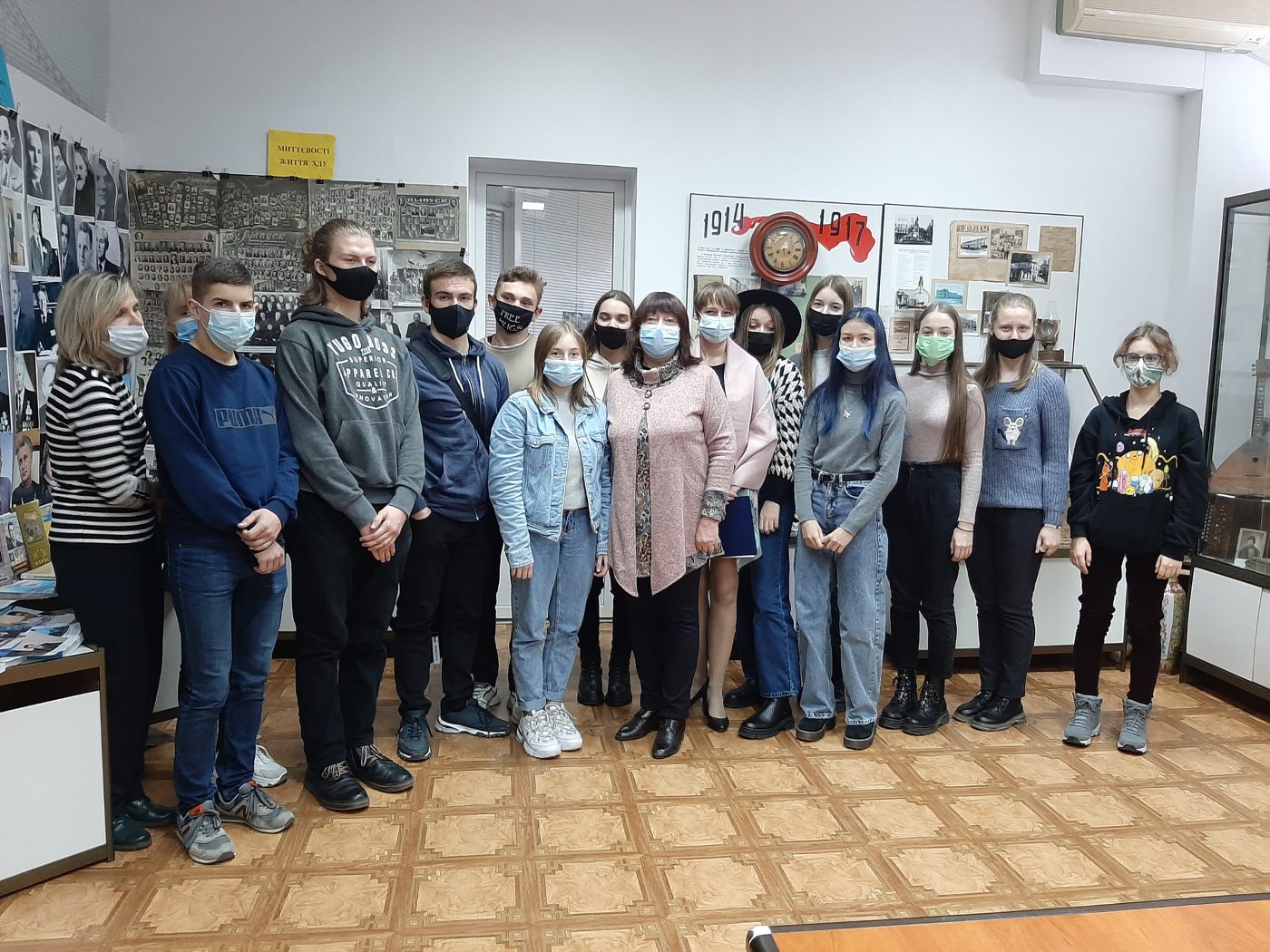 24 листопада до народного зразкового музею історії ХДУ завітали учні 10 класу Херсонської…
