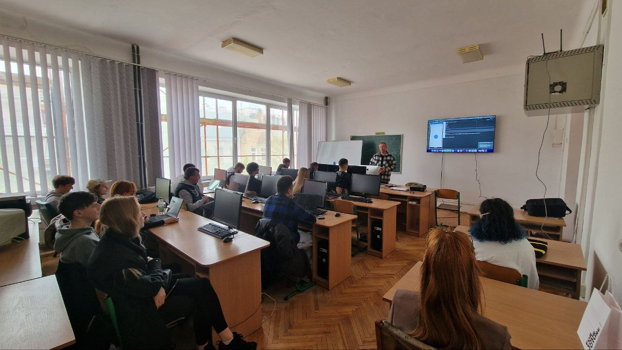 Студенти ХДУ відвідали гостьову лекцію