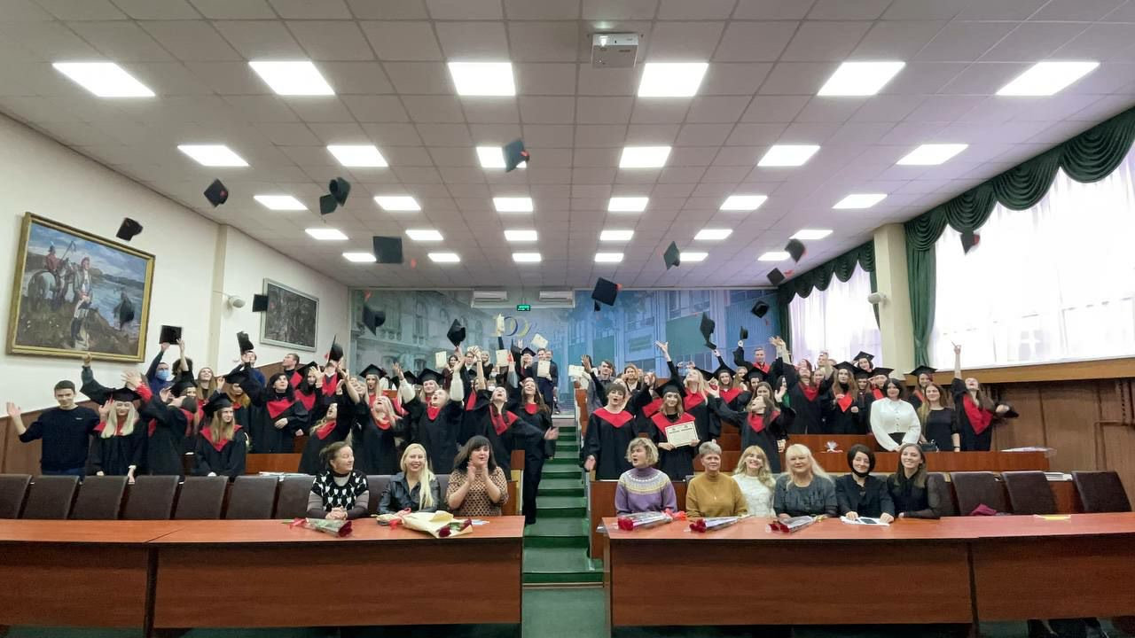 У добру путь, випускники!