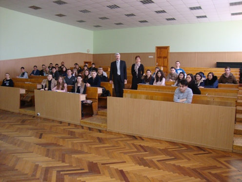 В продовження кращих традицій факультету щодо поєднання теоретичної та практичної підготовки майбутніх юристів відбулося лекційне заняття з дисципліни «Господарський процес» за участю заступника Голови Господарського суду Херсонської області, к.ю.н. Пригузи Павла Дмитровича.