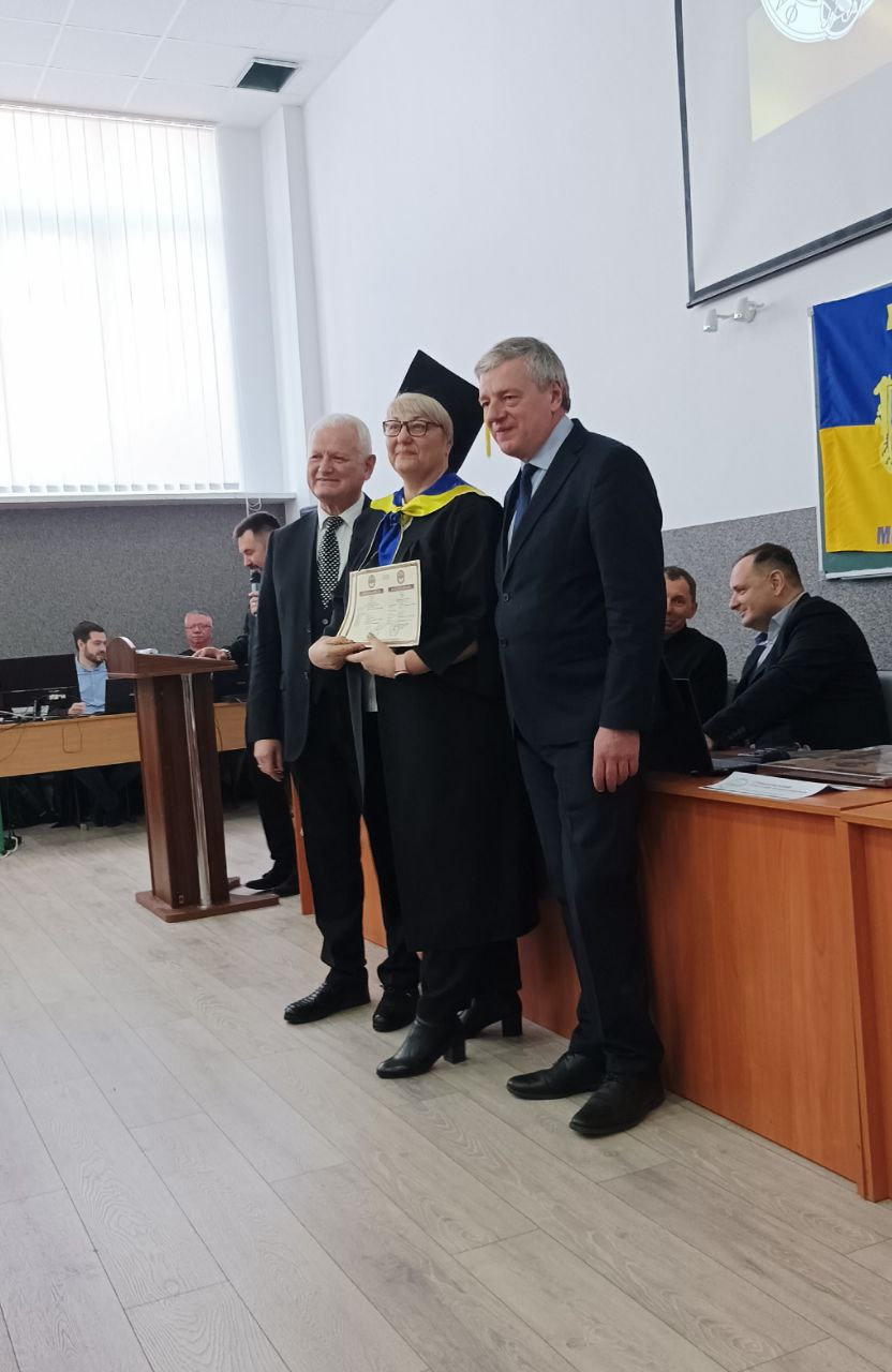 Presentation of diplomas to masters