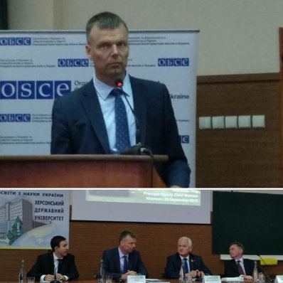 26 вересня у Херсонському державному університеті відбулася зустріч Першого заступника Голови Спеціальної моніторингової місії ОБСЄ в Україні Александра Хуга та керівника Херсонської команди спостерігачів Спеціальної моніторингової місії ОБСЄ в Україні Пітера Чілверса з професорсько-викладацьким складом, студентами та співробітниками нашого навчального закладу.