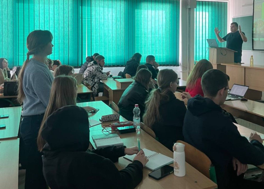 Професор ХДУ прочитав відкриту лекцію про кургани в Івано-Франківську