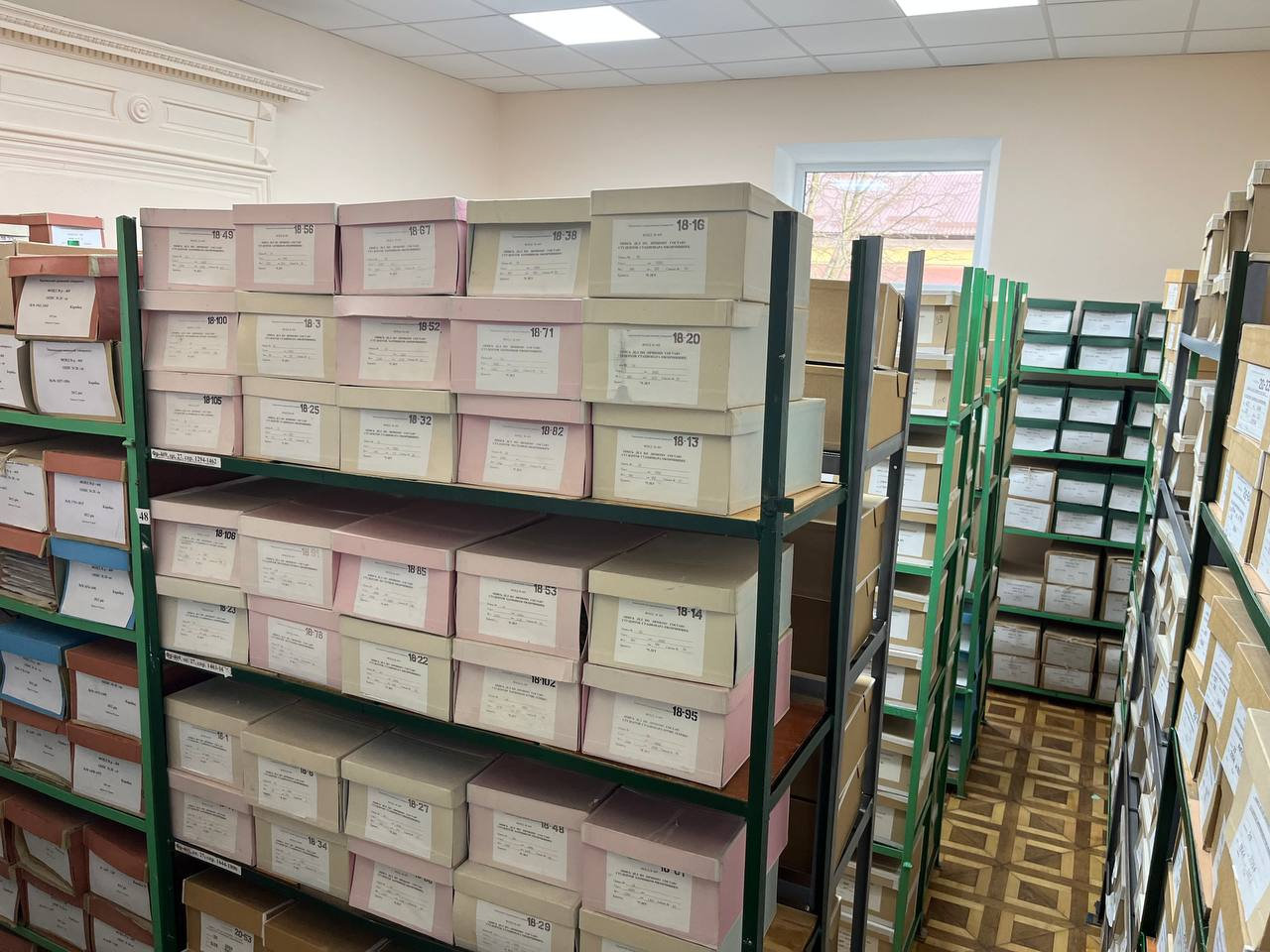 У ХДУ впорядковують врятований архів закладу вищої освіти