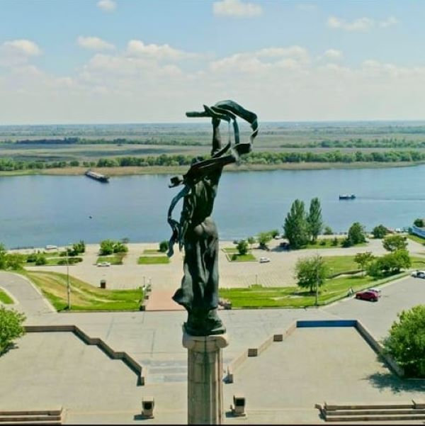Херсону присвоєно почесну відзнаку «Місто-герой України»