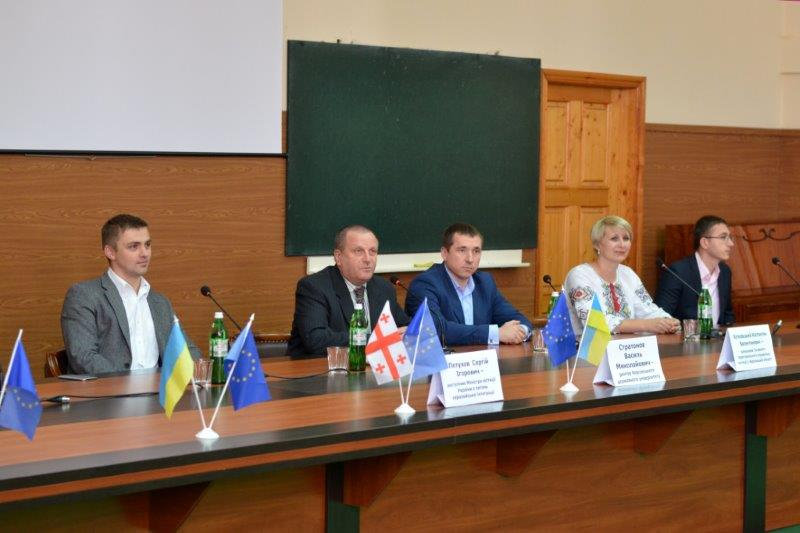 17 жовтня у стінах Херсонського державного університету відбулася робоча зустріч студентів та викладачів юридичного факультету із заступником Міністра юстиції України з питань європейської інтеграції Сергієм Петуховим. Також до заходу долучилися представники адміністративної ланки вишу та обласної влади.