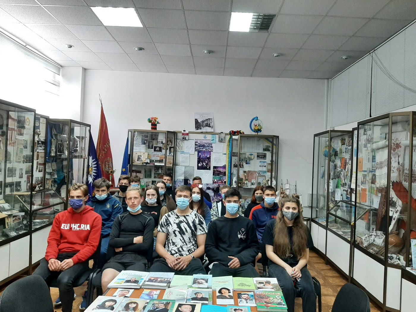 18 травня до народного зразкового музею історії ХДУ на оглядову екскурсію “Від Юр'ївського…