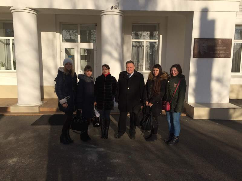 Викладачі та студенти юридичного факультету ХДУ прийняли активну участь у проведенні Всеукраїнського тижня права, який проводився з 5 по 9 грудня 2016 року в середніх загальноосвітніх та вищих навчальних закладах України