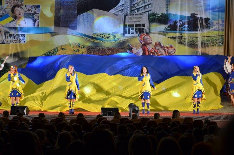 Першокурсників ХДУ привітали концертною програмою