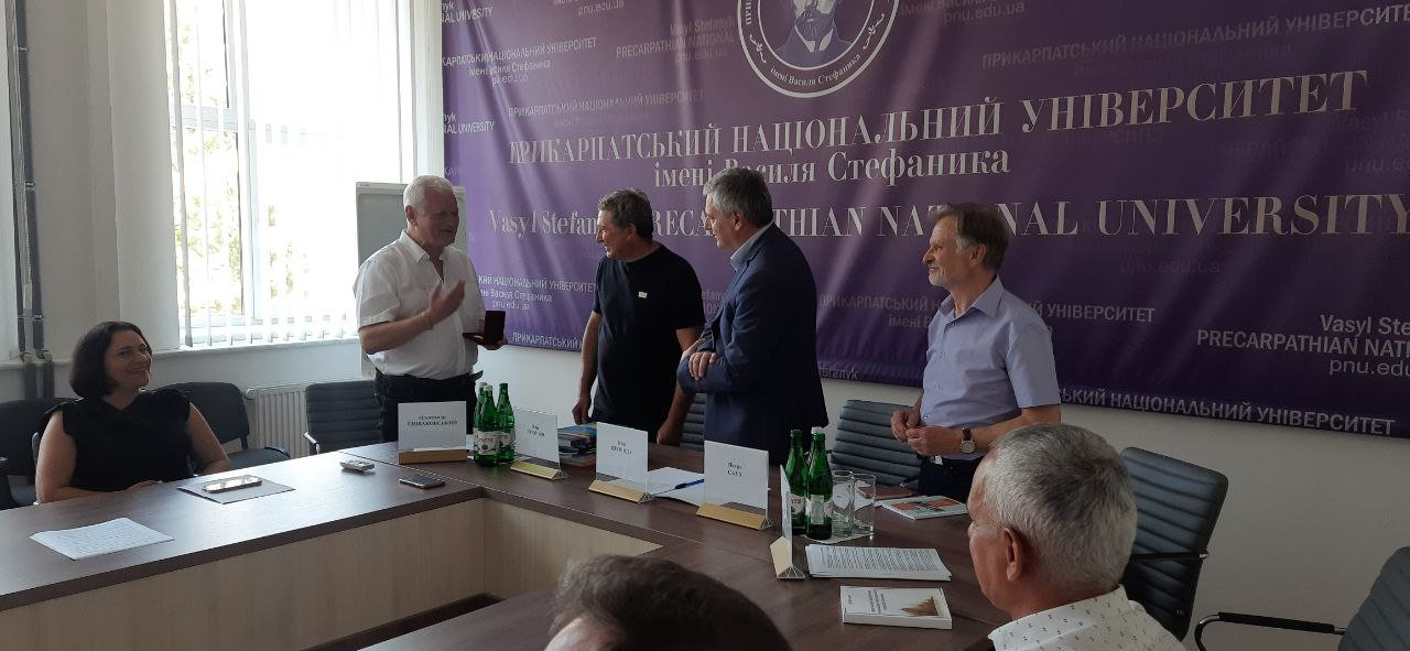 Ректор ХДУ отримав високу освітянську нагороду