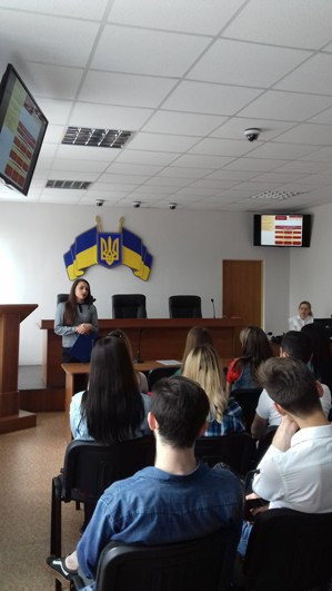 19.05.2017 року з 14.00-15.20 студенти першого курсу відвідали Херсонський окружний адміністративний суд в рамках святкування на факультеті Дня Науки.