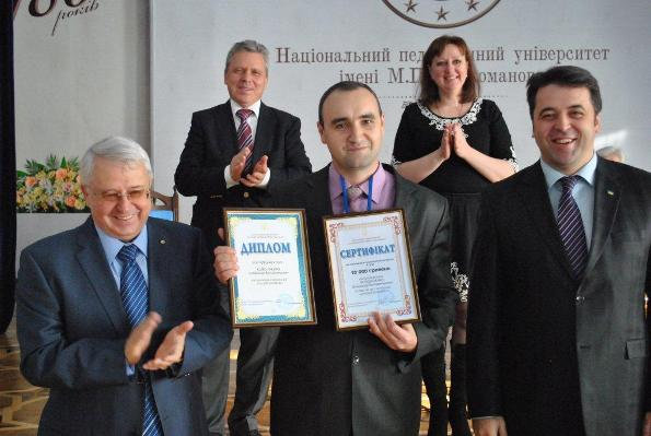 Випускник юридичного факультету — переможець щорічного Всеукраїнського конкурсу «Кращий державний службовець» у 2015 році.