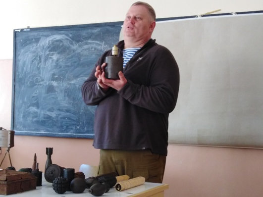 У середу, 7 листопада, голова громадської організації «Українська єдність» Кравець Ігор Анатолійович провів для студентів факультету лекцію з теми "Небезпечні знахідки"