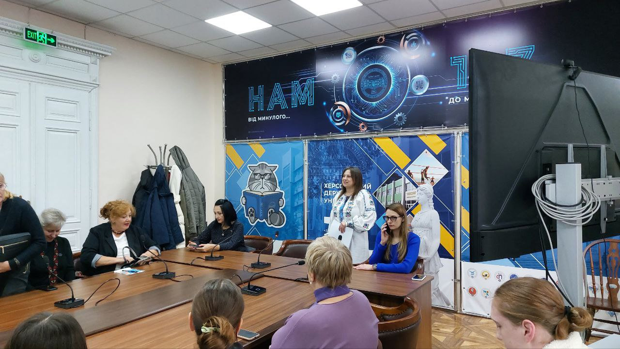 Здобувачі ХДУ та ПНУ відвідали лекцію з методології досліджень у педагогіці