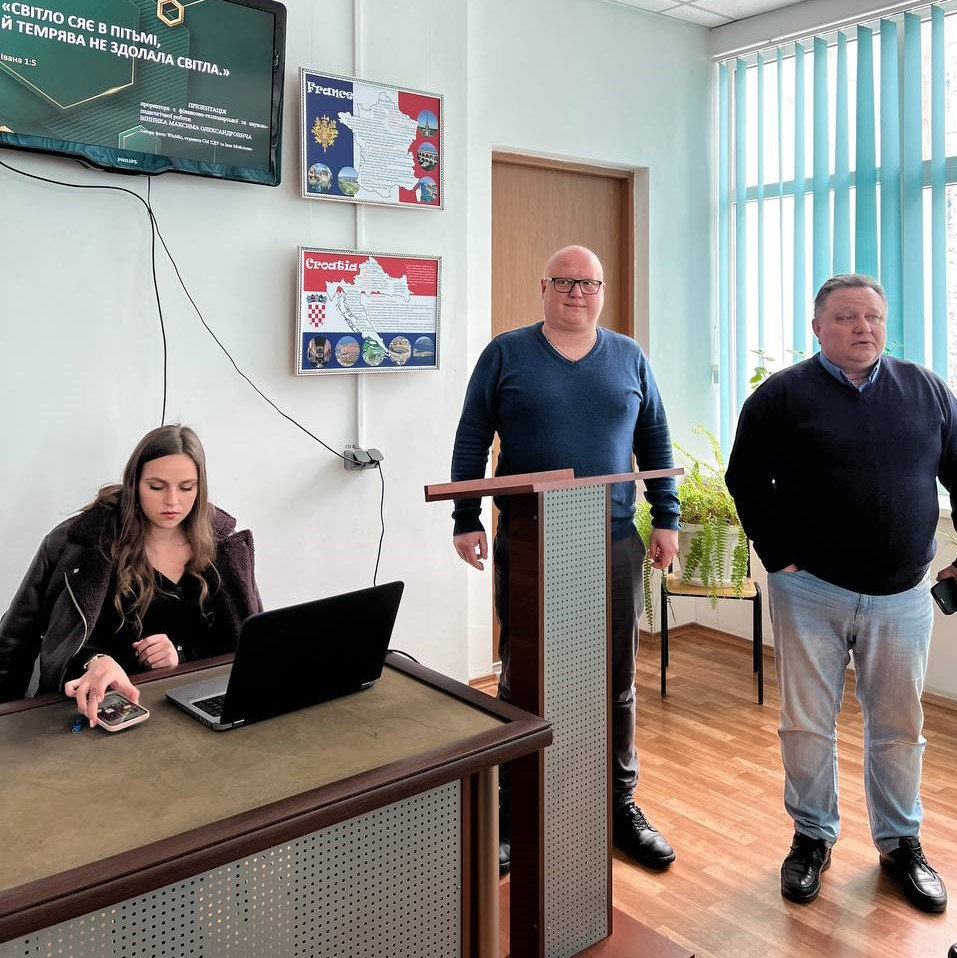 Проректор ХДУ презентував фотовиставку про нескорений Херсон та херсонців колегам з Прикарпаття