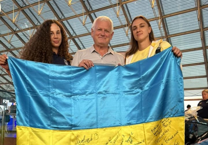 Зустріч в аеропорту Парижа: ректор ХДУ привітав українських олімпійців