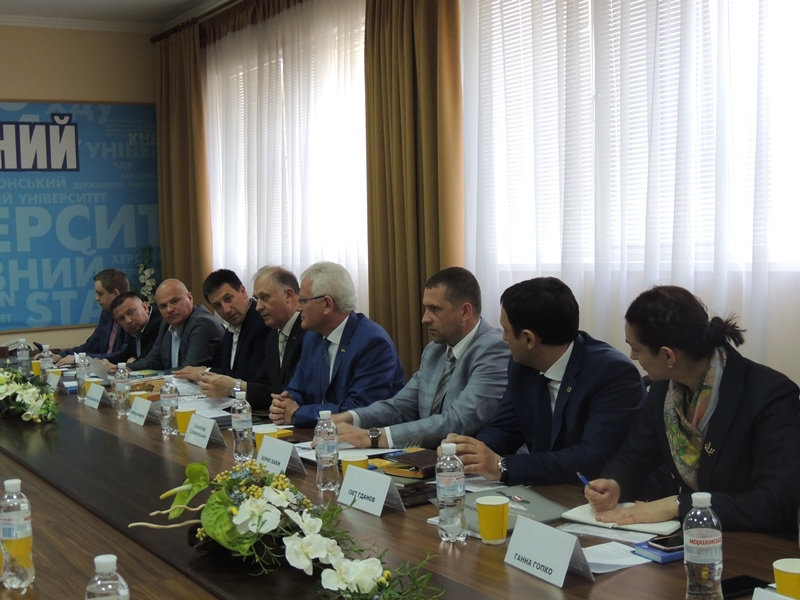 23 квітня на базі Херсонського державного університету відбувся круглий стіл «Український…