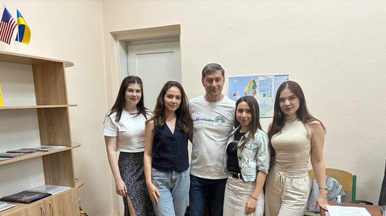 До івано-франківського офісу ХДУ завітав директор херсонського театру