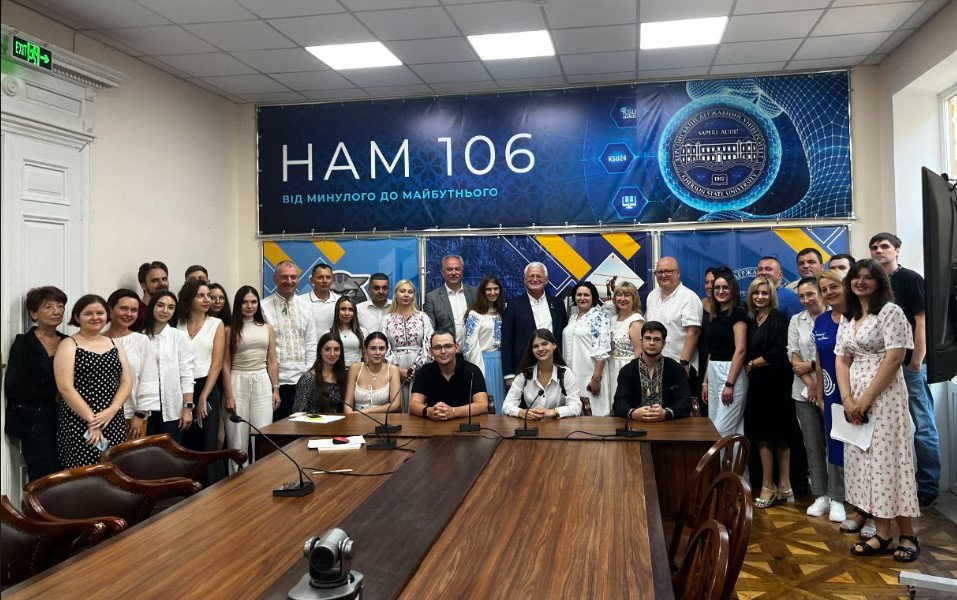 Вітаємо в родині: у ХДУ відзначили День знань та привітали першокурсників