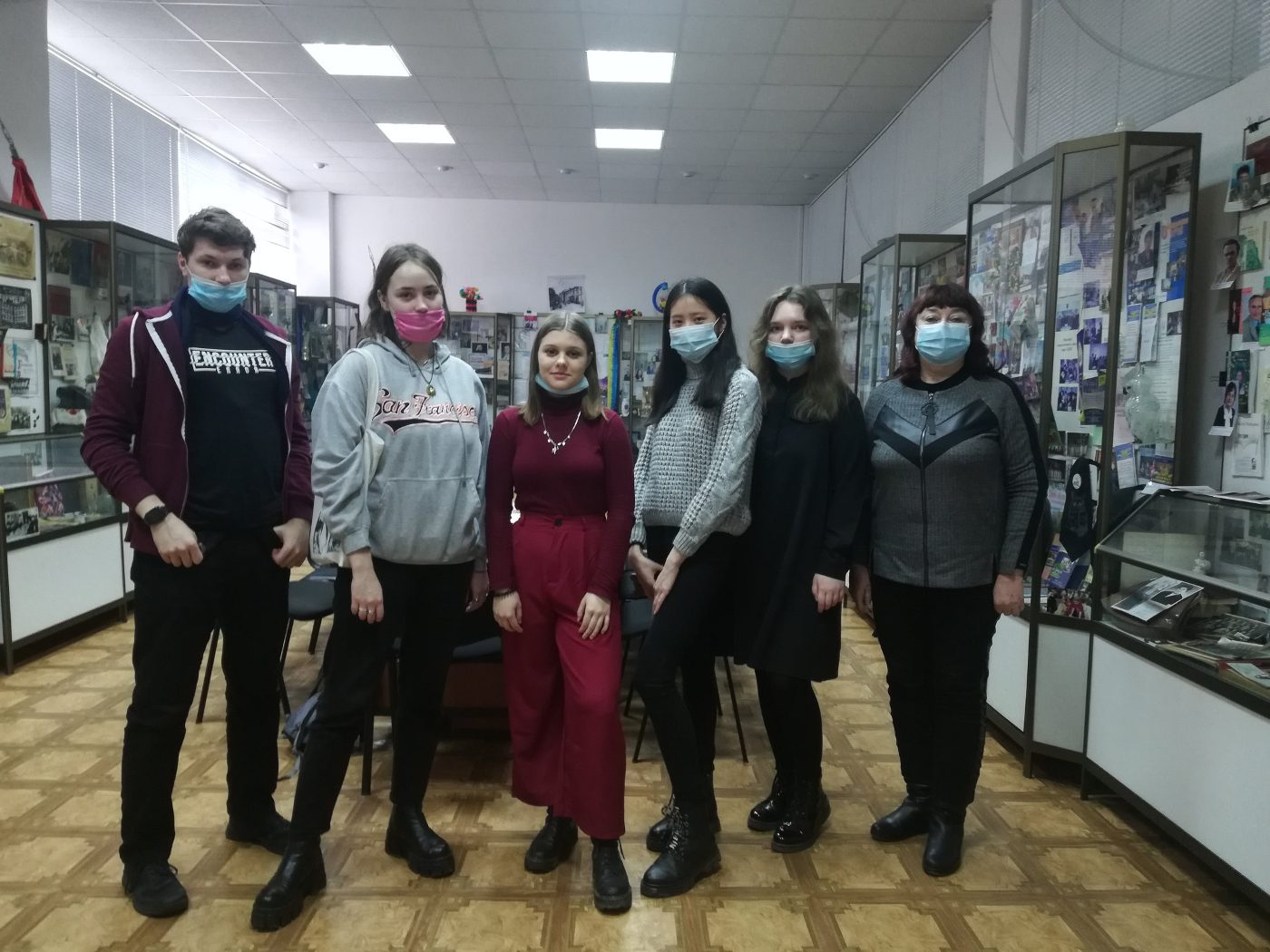 1 9 березня до народного зразкового музею історії ХДУ на оглядову екскурсію “ Від Юр'ївськ…