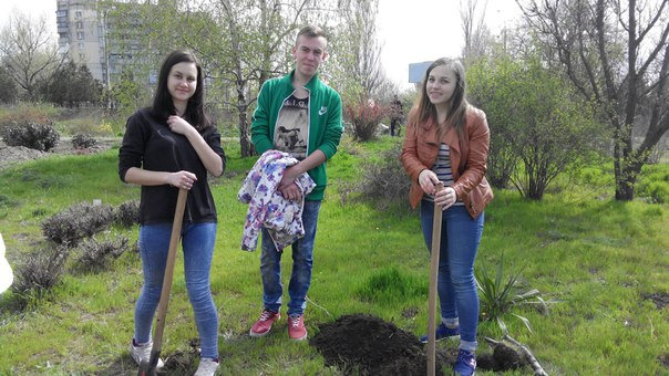 Студенти ХДУ посадили «Дерева миру»