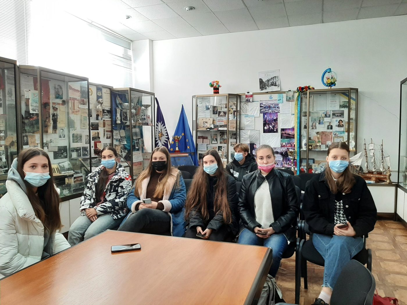 8 жовтня до народн о го зразков о го музею історії ХДУ на оглядову екскурсі ю “Від Юр'ївсь…